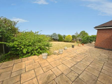 2 bedroom Bungalow for sale in Field Lane, Burton-On-Trent, DE13