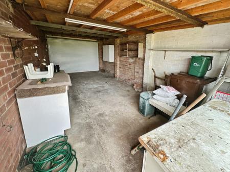 2 bedroom Bungalow for sale in Field Lane, Burton-On-Trent, DE13