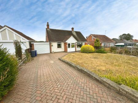 2 bedroom Bungalow for sale in Field Lane, Burton-On-Trent, DE13