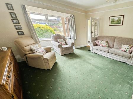 2 bedroom Bungalow for sale in Field Lane, Burton-On-Trent, DE13