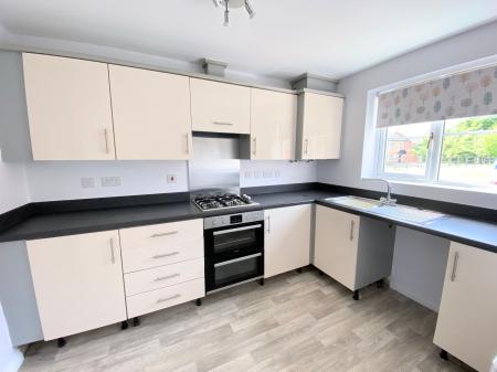 3 bedroom Terraced House to let in Grindley Way, Woodville, DE11