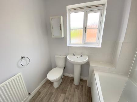 3 bedroom Terraced House to let in Grindley Way, Woodville, DE11