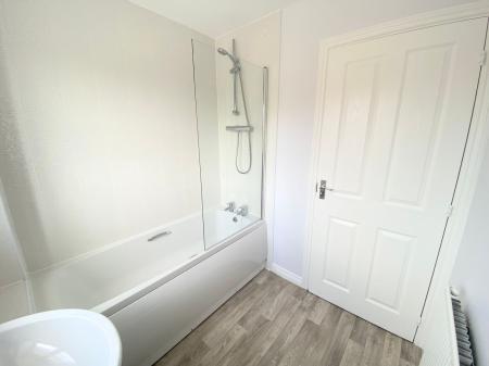 3 bedroom Terraced House to let in Grindley Way, Woodville, DE11