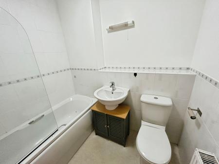 2 bedroom Flat for sale in Grants Yard, Burton-On-Trent, DE14