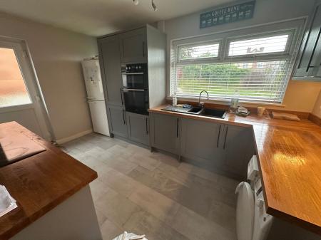 2 bedroom Semi-detached bungalow for sale in Ashford Road, Burton-On-Trent, DE13