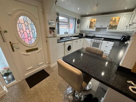 2 bedroom Semi-detached bungalow for sale in Jennings Way, Burton-On-Trent, DE14
