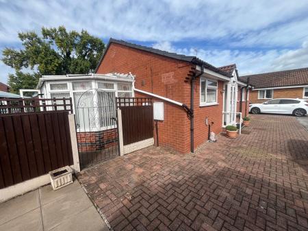 2 bedroom Semi-detached bungalow for sale in Jennings Way, Burton-On-Trent, DE14