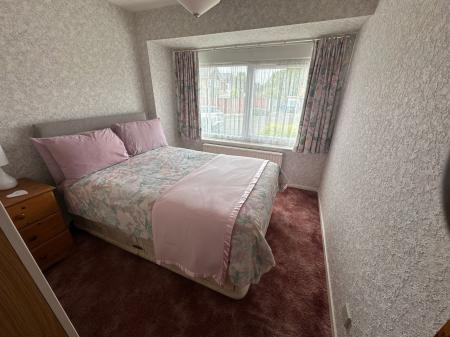 2 bedroom Semi-detached bungalow for sale in Hawks Drive, Burton-On-Trent, DE15