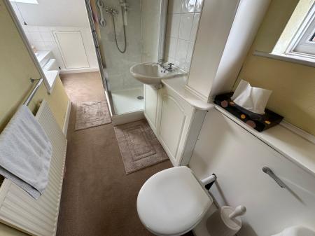 2 bedroom Semi-detached bungalow for sale in Henhurst Ridge, Burton-On-Trent, DE13