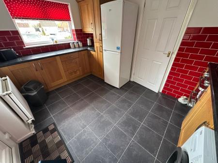 2 bedroom Semi-detached bungalow for sale in Henhurst Ridge, Burton-On-Trent, DE13