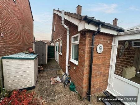 2 bedroom Semi-detached bungalow for sale in Henhurst Ridge, Burton-On-Trent, DE13