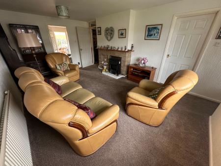 2 bedroom Semi-detached bungalow for sale in Henhurst Ridge, Burton-On-Trent, DE13