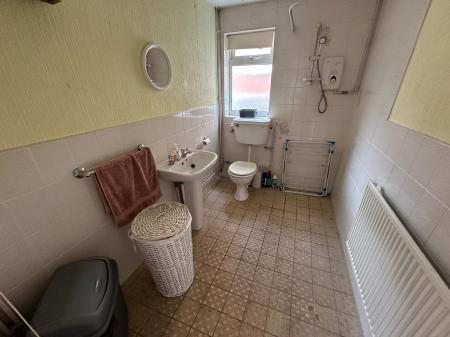 2 bedroom Semi-detached bungalow for sale in Henhurst Ridge, Burton-On-Trent, DE13