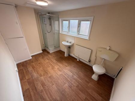 2 bedroom Flat to let in Borough Road, Burton-On-Trent, DE14
