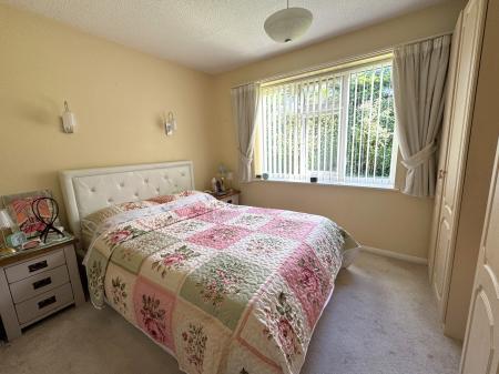 2 bedroom Terraced bungalow for sale in The Wickets, Burton-On-Trent, DE15