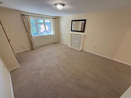 3 bedroom Semi-detached house to let in Bank Street, Castle Gresley, DE11