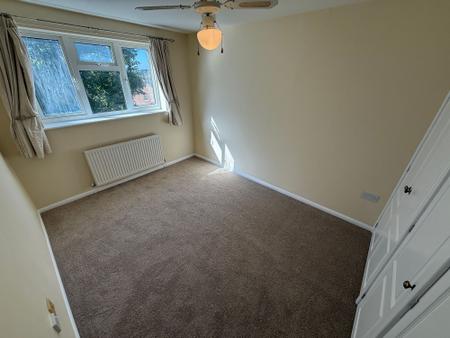 3 bedroom Semi-detached house to let in Bank Street, Castle Gresley, DE11