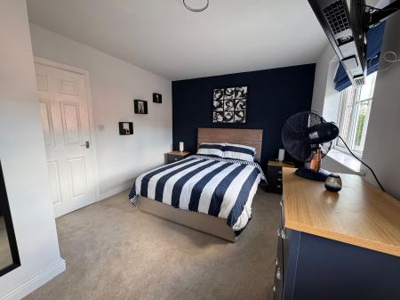 3 bedroom Terraced House for sale in Cyclamen Close, Branston, DE14