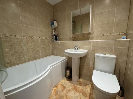 3 bedroom Terraced House for sale in Cyclamen Close, Branston, DE14