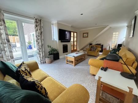 4 bedroom Detached house for sale in Newton Road, Burton-On-Trent, DE15