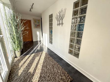 4 bedroom Detached house for sale in Newton Road, Burton-On-Trent, DE15