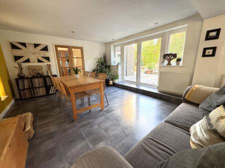 4 bedroom Detached house for sale in Newton Road, Burton-On-Trent, DE15