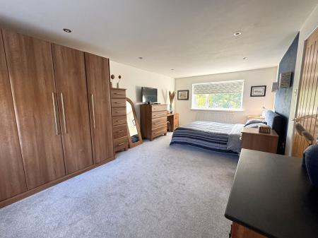 4 bedroom Detached house for sale in Newton Road, Burton-On-Trent, DE15