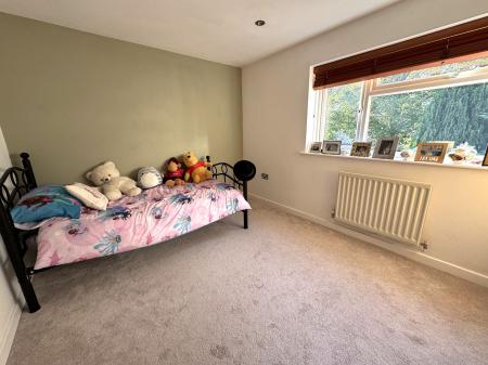 4 bedroom Detached house for sale in Newton Road, Burton-On-Trent, DE15