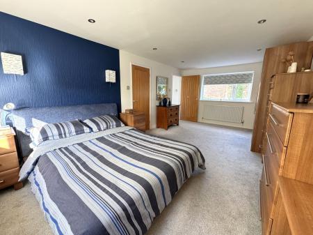 4 bedroom Detached house for sale in Newton Road, Burton-On-Trent, DE15