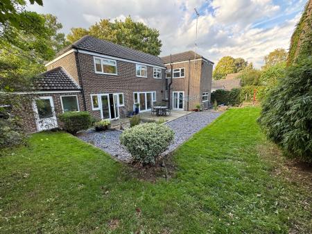 4 bedroom Detached house for sale in Newton Road, Burton-On-Trent, DE15