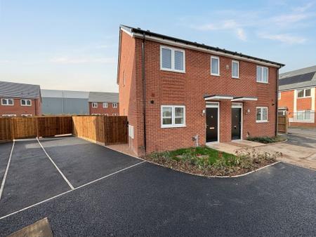 3 bedroom Semi-detached house to let in Foxglove Grove, Branston, DE14