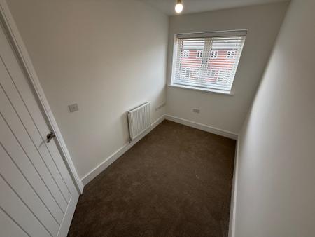 3 bedroom Semi-detached house to let in Foxglove Grove, Branston, DE14