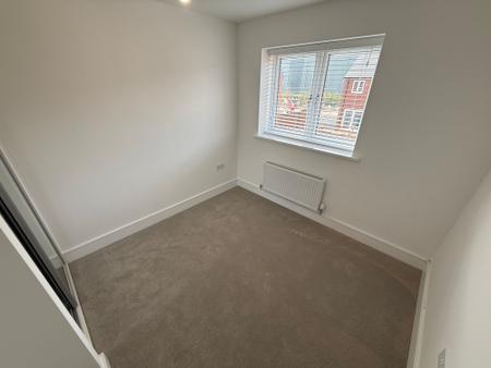 3 bedroom Semi-detached house to let in Foxglove Grove, Branston, DE14
