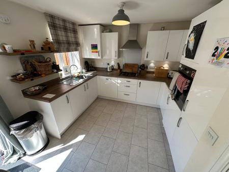 3 bedroom Semi-detached house to let in Rook Drive, Burton-On-Trent, DE13