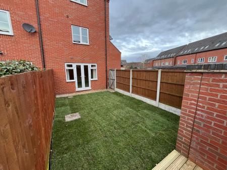 4 bedroom End of terrace house to let in Hull Street, Hilton, DE65