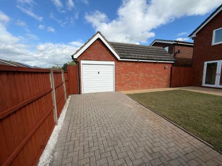 4 bedroom Detached house for sale in Waverley Lane, Burton-On-Trent, DE14