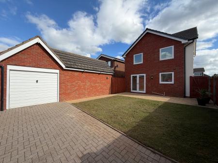 4 bedroom Detached house for sale in Waverley Lane, Burton-On-Trent, DE14