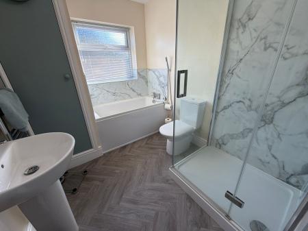 4 bedroom Semi-detached house for sale in Belmont Street, Swadlincote, DE11