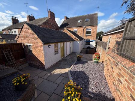 4 bedroom Semi-detached house for sale in Belmont Street, Swadlincote, DE11