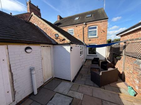 4 bedroom Semi-detached house for sale in Belmont Street, Swadlincote, DE11