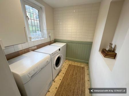 3 bedroom House for sale in Hillside Road, Linton, DE12