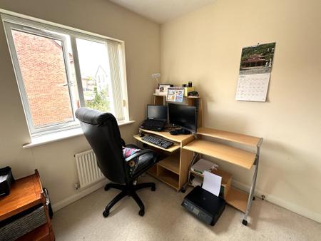 4 bedroom Detached house to let in Greenwich Avenue, Church Gresley, DE11