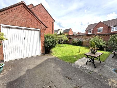 4 bedroom Detached house to let in Greenwich Avenue, Church Gresley, DE11