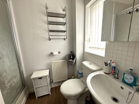 4 bedroom Detached house to let in Greenwich Avenue, Church Gresley, DE11