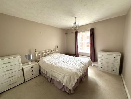 4 bedroom Detached house to let in Greenwich Avenue, Church Gresley, DE11
