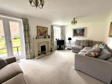 4 bedroom Detached house to let in Greenwich Avenue, Church Gresley, DE11