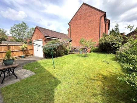 4 bedroom Detached house to let in Greenwich Avenue, Church Gresley, DE11
