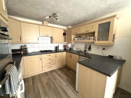 4 bedroom Detached house to let in Greenwich Avenue, Church Gresley, DE11