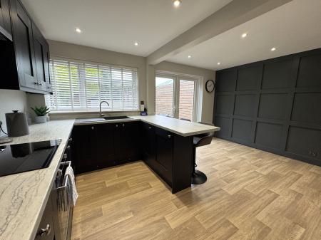 2 bedroom Semi-detached house for sale in The Eyrie, Burton-On-Trent, DE15