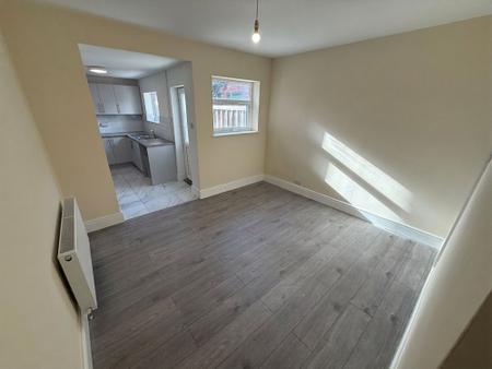 3 bedroom Semi-detached house to let in Dallow Street, Burton-On-Trent, DE14